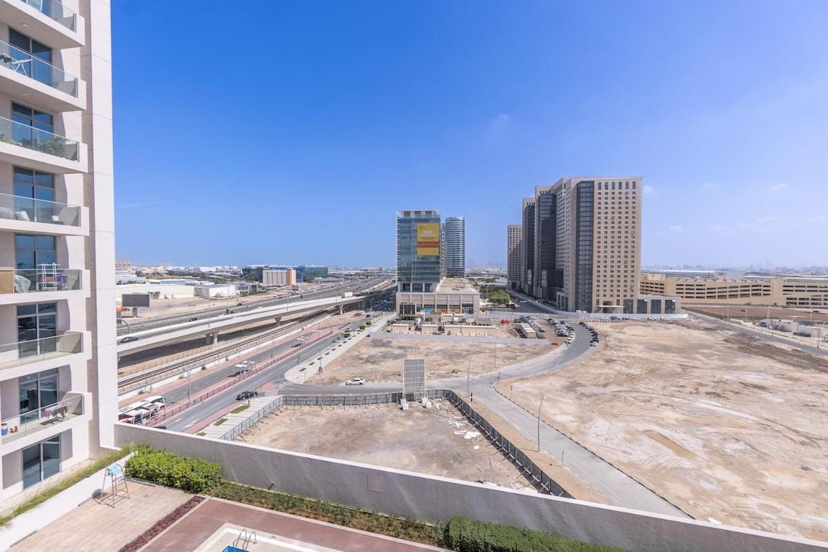 Bright And Airy Studio Apartment At Azizi Aura In Jebel Ali! Dubai Exterior foto